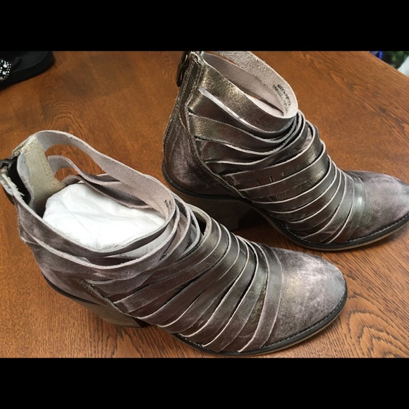 FREE PEOPLE leather ankle boot Euro 37 US 7. In a bronze brushed wornlook design - Picture 1 of 9